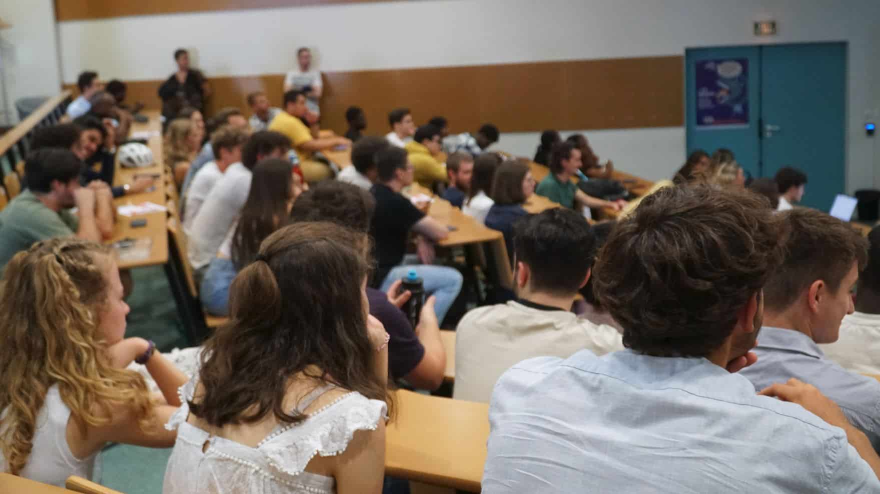 Un amphi de rentrée de l'Esaip