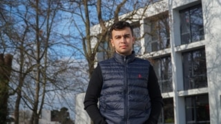 Etudiant, il dirige une société spécialisée en numérique