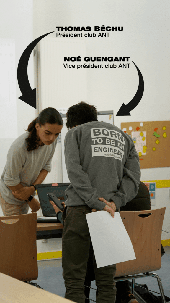 Une photo en action de Thomas Béchu et de Noé Guengant, président et vice président du Club ANT de l'Esaip