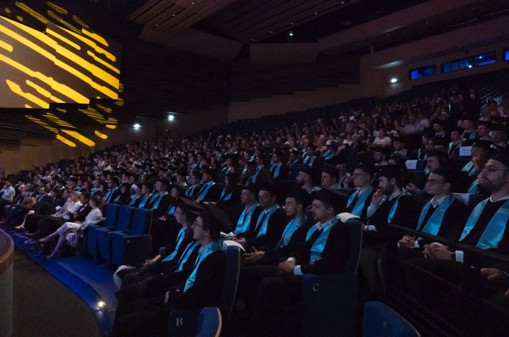 Les diplômés lors de la remise des diplômes, Gala Esaip 2023.