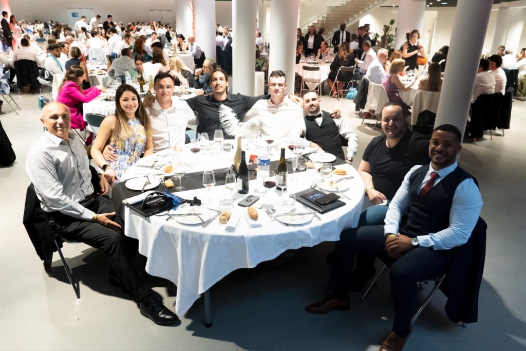 De jeunes diplômés Esaip lors du dîner de gala de la remise de diplômes